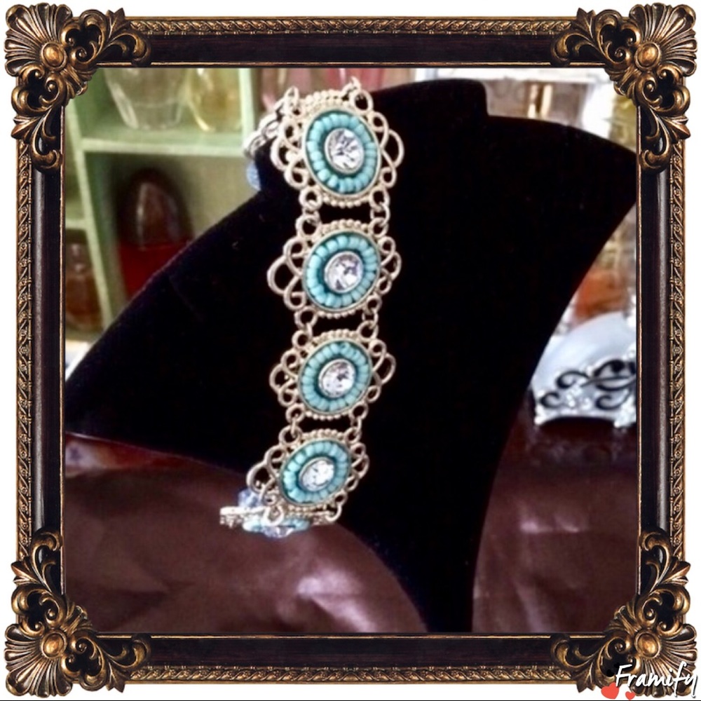 Eye-catching design with charms Jewelry Set - Picture 5 of 6